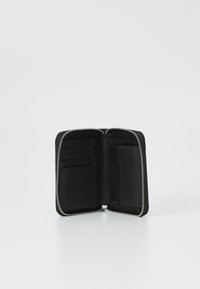 Black leather wallet with silver zipper, featuring multiple card slots and a card pocket inside. Smooth texture, minimalist design.