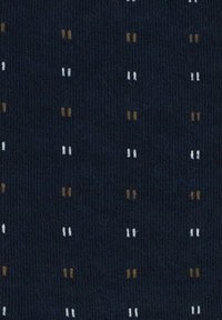 Granatowa dziana tkanina o ryflowanej fakturze. Posiada małe, równomiernie rozmieszczone wzory w białym, brązowym i jasnoniebieskim odcieniu.