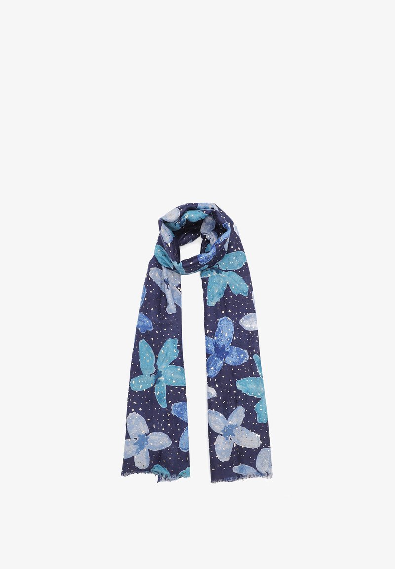 Sciarpa blu navy con motivi di farfalle azzurro chiaro e punti bianchi. Presenta un bordo frangiato, realizzata in tessuto morbido e leggero.