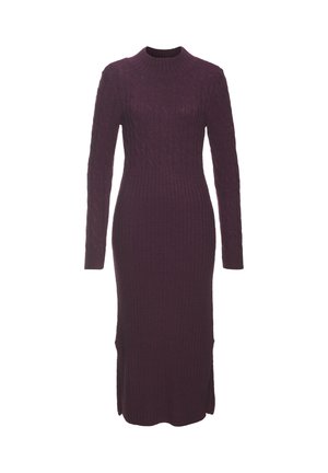 Violettes geripptes Strickkleid mit langen Ärmeln, hohem Kragen und seitlichen Schlitzen, das eine figurbetonte Silhouette und ein strukturiertes Material bietet.