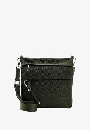 Sort nylon crossover taske med struktureret overflade, lynlåslukning i toppen, frontlomme, justerbar rem og mærkelogo detalje.
