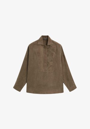 Brun mocka långärmad skjorta med spetskrage och vertikal knäppning. Har en avslappnad passform och texturerad yta. Inga mönster eller detaljer.