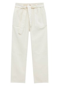 Pantalon crème taille haute avec ceinture en tissu, poches plaquées à l'avant et jambes droites et larges.