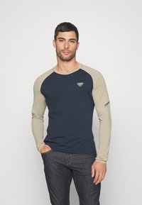 Dynafit ALPINE PRO TEE - Top dugih rukava - blueberry/rock khaki
