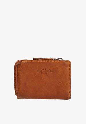 Portafoglio marrone in pelle con chiusura con cerniera e logo "Quill London studio" impresso sulla parte anteriore, mostrato su uno sfondo bianco.