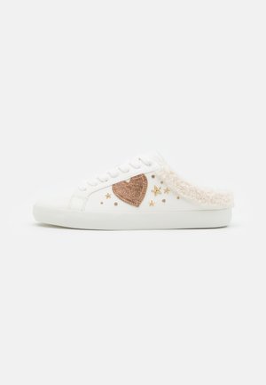 Sneakers - white