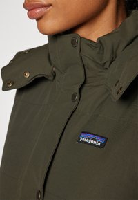 Patagonia DOWNDRIFT PARKA - Páperový kabát - pine needle green