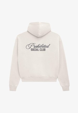 Sudadera con capucha en color beige claro, con "Prohibited Social Club" impreso en cursiva y negrita de color gris oscuro en la parte posterior.