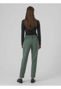 Vero Moda VMMAYA SOLID PANT - Pantaloni - dark forest