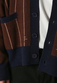 Former FUSE CARDIGAN - Cardigan - chocolate/navy