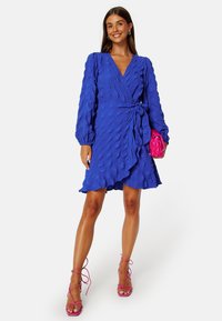 Bubbleroom STRUCTURED L/S FLOUNCE WRAP DRESS - Vestito casual - dark blue