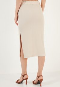 LELA SLIM FIT - Kynähame - stone