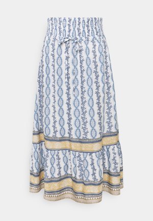 Maxi rok met blauw-witte verticale bloemenpatronen, elastische tailleband met strik en gele horizontale banden met patroon vlakbij de zoom.