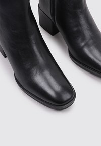 Sandra Fontán DAY - Classic ankle boots - black