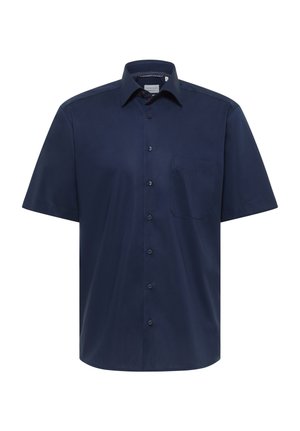 Herre skjorte i marineblå med korte ærmer, knapper foran, venstre brystlomme og spids krave, vist på en hvid baggrund.