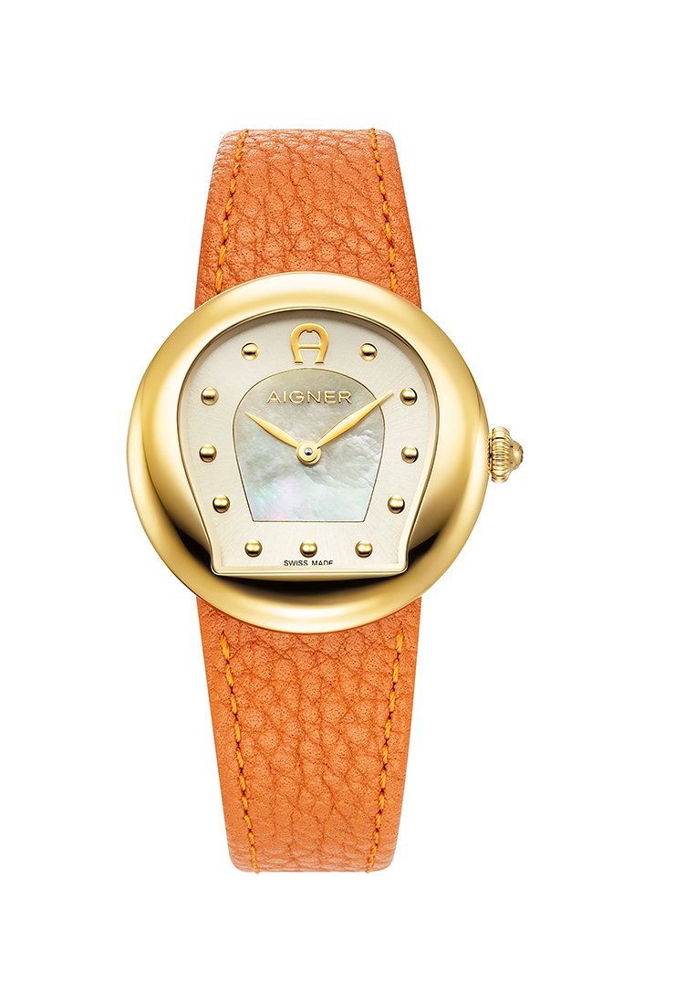 Goldfarbene Uhr mit rundem Gehäuse, Zifferblatt aus Perlmutt, oranger strukturierten Lederarmband und runden Nieten, die die Stunden markieren. Schweizer Qualität.