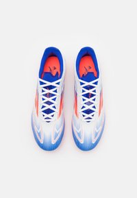 adidas Performance F50 LEAGUE MG - Botines de fútbol para terreno firme - footwear white/solar red/lucid blue
