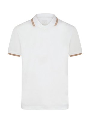 Biała koszulka polo z krótkim rękawem, z beżowymi podwójnymi paskami na kołnierzyku i mankietach, z klasycznym kołnierzem i dekoltem w kształcie litery V.