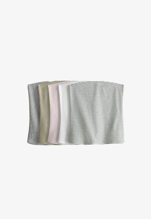 Fem sammenfoldede stofstykker i grå, olivengrøn, lyserød, hvid og hvid med sorte striber på en hvid baggrund.