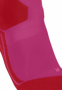Calzino sportivo rosso e rosa con design senza cuciture, caratterizzato da un motivo esagonale, texture liscia e area del tallone rinforzata.