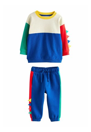 Tweedelige kledingset met een gekleurde sweatshirt in crème, blauw, groen, rood en geel, met gestippelde accenten. Broek in blauw.