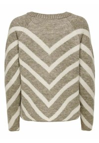 Sweatshirt gris avec des rayures chevron blanches, texture en tricot, col ras du cou et manches raglan. Matériau doux, coupe décontractée, sans matériel visible.