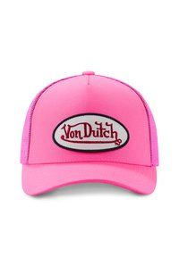 Casquette de camionneur rose en tissu avec des côtés en maille, arborant un patch ovale blanc avec le logo rouge "Von Dutch". La visière est plate et large.