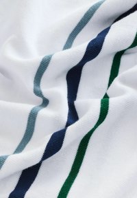Unausgewählt, white