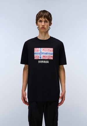 Black cotton t-shirt featuring a colorful graphic of the Norwegian flag with wavy lines. Includes brand text below the flag.