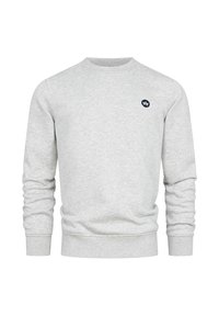 Sudadera gris de manga larga, cuello redondo, con puños y dobladillo de canalé, que presenta un pequeño logotipo en azul marino en el lado izquierdo del pecho. Textura suave de mezcla de algodón.