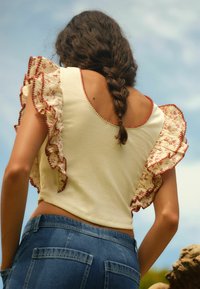 Next FLUTTER - Bluza - ecru red trim