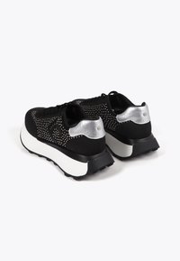 LOLA CASADEMUNT Matalavartiset tennarit - black