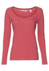 T-shirt a maniche lunghe rosso a righe con scollo ampio, caratterizzato da sottili righe orizzontali bianche e verdi e un design aderente.