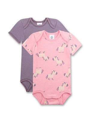Zwei Babybodys: einer in Lila, einer in Pink mit Pferdemustern. Beide haben kurze Ärmel und Druckknöpfe im Schritt. Aus weichem Baumwollmaterial.