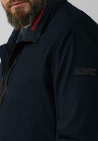 s.Oliver GEFÜTTERTE MIT KRAGEN UND KONTRAST DETAILS - Bomber Jacket - navy