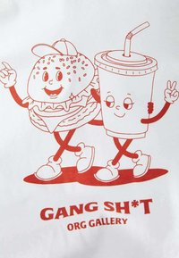 Illustration rouge d'un hamburger souriant avec une casquette et d'une boisson gazeuse avec une paille. Les deux personnages ont des bras et des jambes, se tenant debout sur un fond blanc.