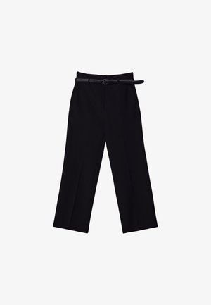 Schwarze weit geschnittene Hose mit glatter Textur. Verfügt über einen taillierten Bund, Gürtelschlaufen und Fronttaschen.