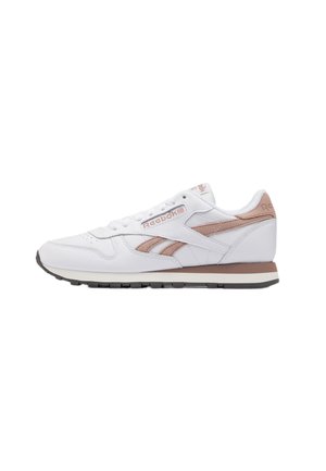 Baskets basses blanches et beiges Reebok avec lacets sur le devant et semelle en caoutchouc, vues de profil sur fond blanc.