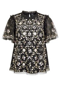 Sort bluse med blomsterbroderi i pink og hvid, med gennemsigtige, flæseærmer og en nøglehuludskæring i ryggen.