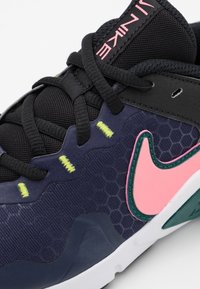 Nike Performance LEGEND ESSENTIAL  - Sapatilha de treino - blackened blue/sunset pulse