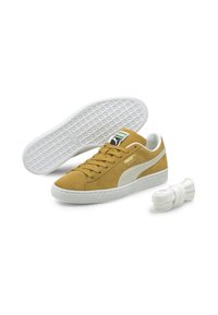 Puma suede converse keltaisena sinetillä ja valkoisilla yksityiskohdilla. Varustettu tekstuurilla varustettu valkoinen kumipohja ja mukana tulee ylimääräinen valkoinen nauhasarja.