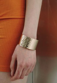 Pieces PCPANNY BRACELET CUFF - Bracelet - gold-coloured