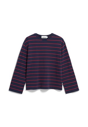 Chemise à manches longues bleu marine avec des rayures rouges horizontales, fabriquée en coton, présentant un col rond et un ourlet droit. Étiquette visible près du bas.