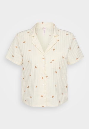 Korte mouwen, lichtgele overhemd met verticale strepen en kleine bruine bladerenpatronen. Beschikt over een notch-kraag en een enkele borstzak.