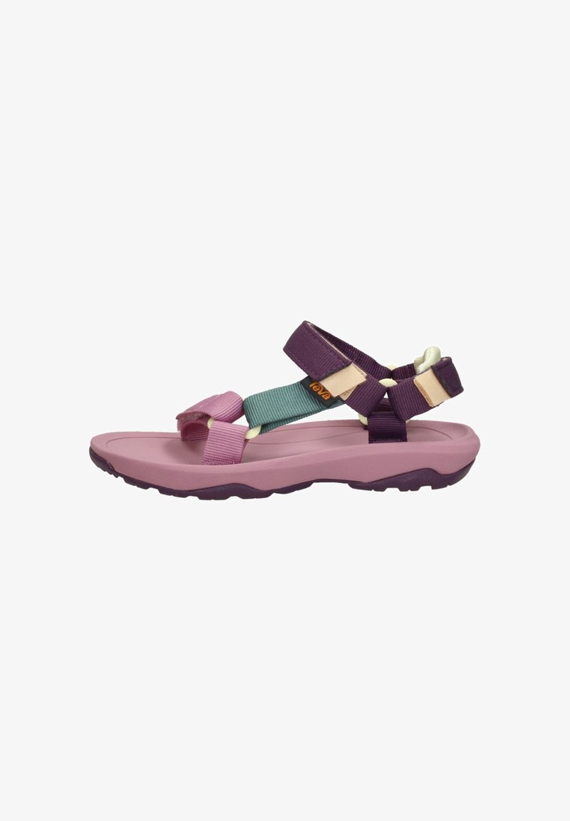Sandalia deportiva con suela de goma rosa, correas de nailon multicolores en púrpura, verde y crema, que presenta hebillas ajustables seguras.