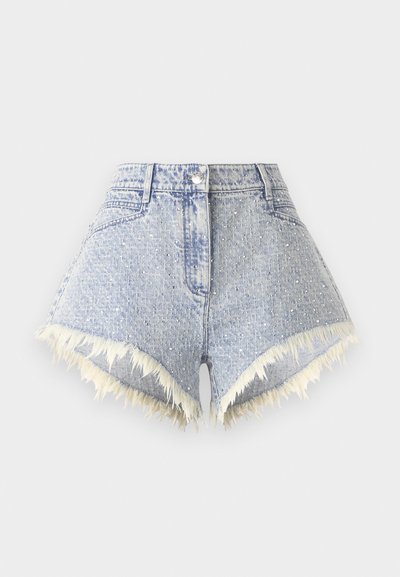 Lys blå denimshorts med frayed hem og hvite detaljer, med frontknapplukking og to baklommer.