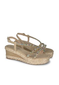 Beige espadrille-wedges met rhinestone-accenten, voorzien van een geweven jute zool, open teen ontwerp en verstelbare enkelriemen.