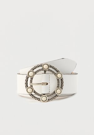 Ceinture en cuir blanc avec une boucle circulaire en métal ornée de huit accents couleur crème et un motif tissé autour du bord.