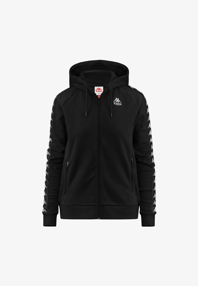 Felpa nera con zip, realizzata in tessuto morbido e dotata di cappuccio regolabile con cordino. Presenta il logo Kappa bianco e una rifinitura decorata lungo le maniche.