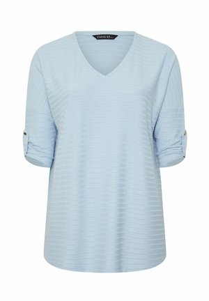 Lyseblå top med korte ærmer og V-hals, subtil vandret ribstrikket tekstur og knappelukning på ærmerne, designet til en afslappet pasform.